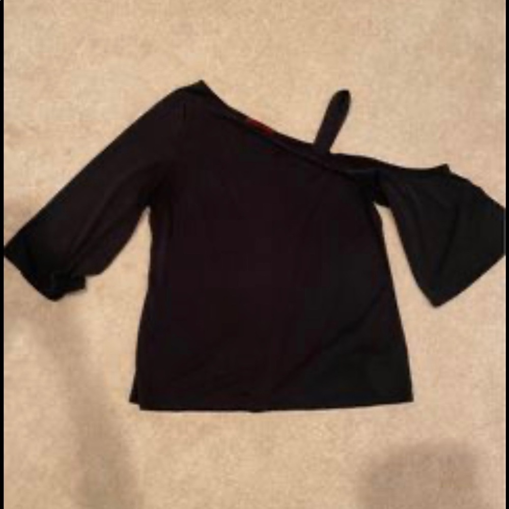 One shoulder cute top from Buckle